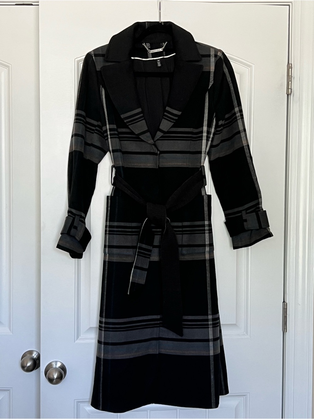 White Black White House Black Market Black Gray Belted Plaid Trench Coat Size XS